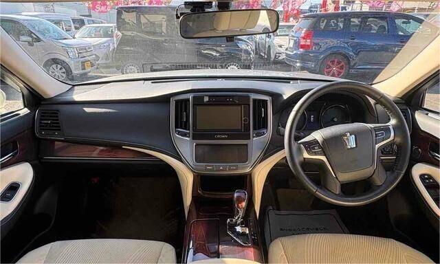 2013 TOYOTA CROWN HYBRID