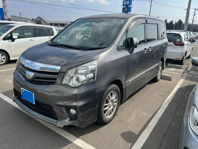 2011 TOYOTA NOAH SI 4WD