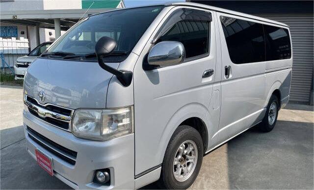 2011 TOYOTA HIACE VAN