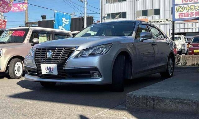 2013 TOYOTA CROWN HYBRID