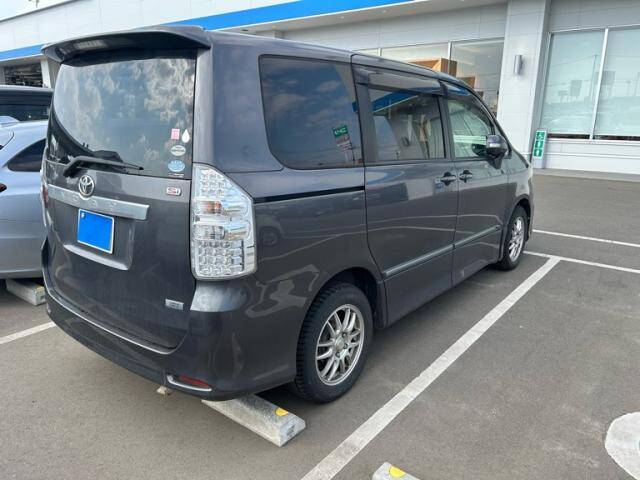 2011 TOYOTA NOAH SI 4WD