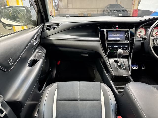 2017 TOYOTA HARRIER ★Rear camera★Power seat★2 Smart keys★Anti-skid device★Alloy wheel★Fog light★Side visor