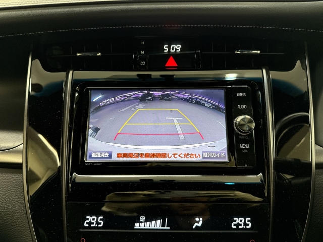 2017 TOYOTA HARRIER ★Rear camera★Power seat★2 Smart keys★Anti-skid device★Alloy wheel★Fog light★Side visor