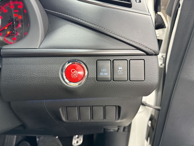 2017 TOYOTA HARRIER ★Rear camera★Power seat★2 Smart keys★Anti-skid device★Alloy wheel★Fog light★Side visor