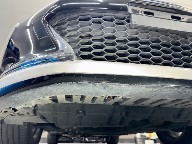 2017 TOYOTA HARRIER ★Rear camera★Power seat★2 Smart keys★Anti-skid device★Alloy wheel★Fog light★Side visor