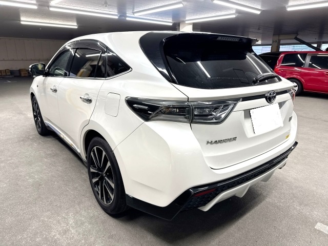 2017 TOYOTA HARRIER ★Rear camera★Power seat★2 Smart keys★Anti-skid device★Alloy wheel★Fog light★Side visor