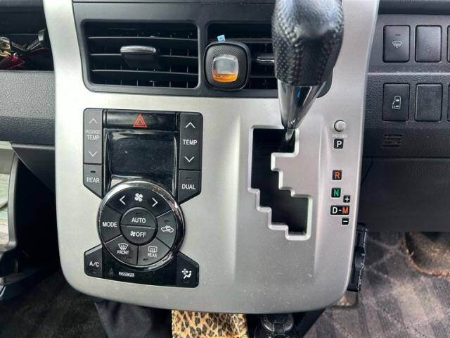 2011 TOYOTA NOAH SI 4WD