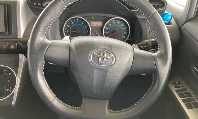 2011 TOYOTA WISH １．８Ｓ