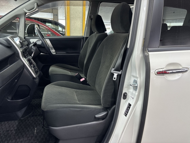 2011 Toyota Noah ★X SMART EDITION★CD★DVD★Bluetooth