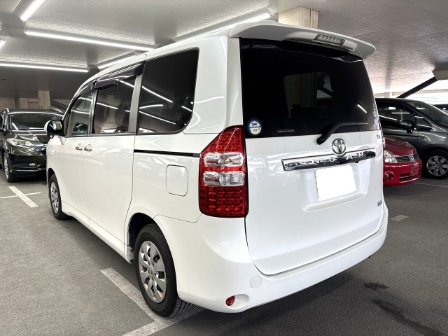 2011 Toyota Noah ★X SMART EDITION★CD★DVD★Bluetooth