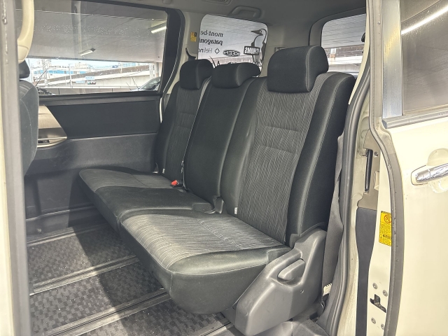 Toyota Noah ★SI REISH★CD★DVD★Flip down monitor