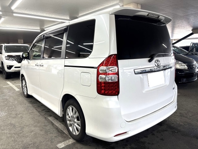 Toyota Noah ★SI REISH★CD★DVD★Flip down monitor