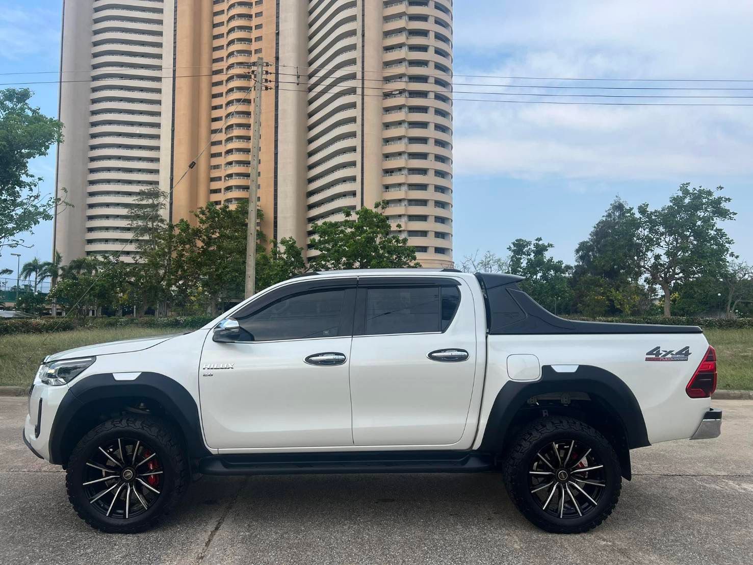 2021 TOYOTA HILUX REVO 2.8CC